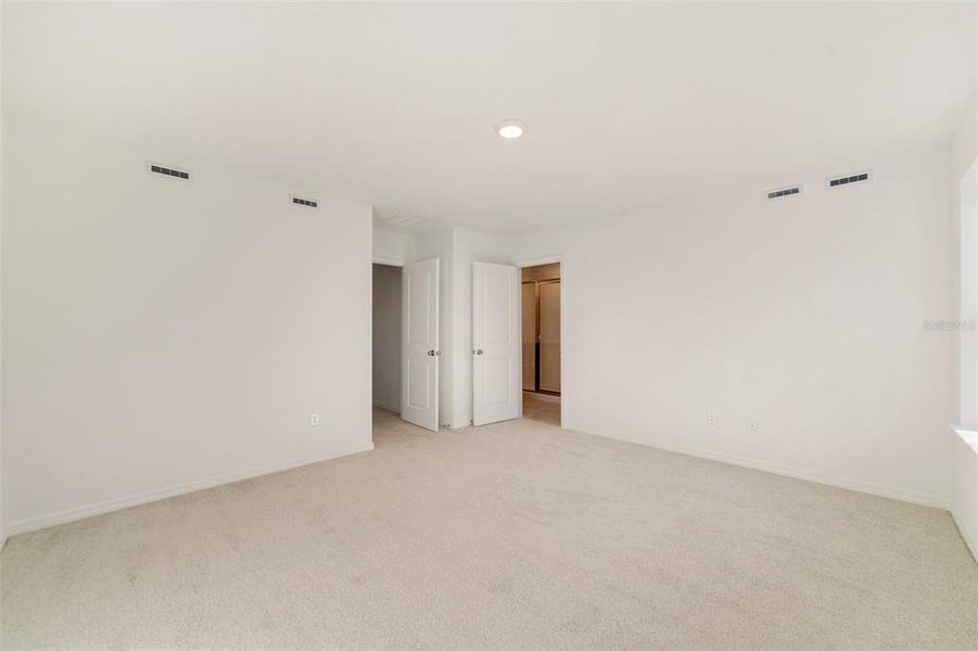 Spacious, unfurnished interior of a new home in Towns at Greenleaf, Oviedo (Image 20).