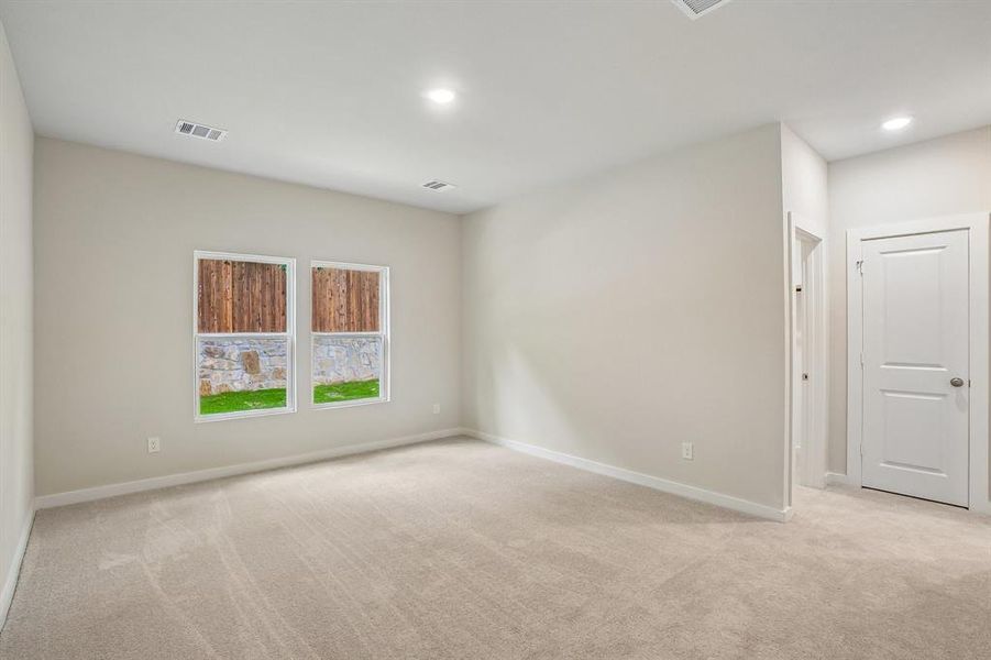Spacious, unfurnished interior of a new home in Pennsylvania Avenue, Springtown (Image 27).