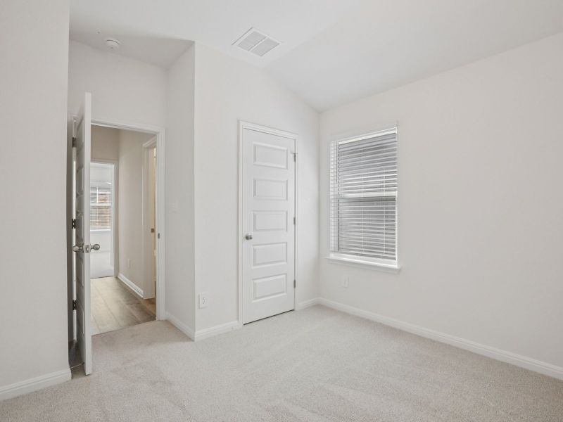 Spacious, unfurnished interior of a new home in Big Sky Ranch - Reserve Collection, Dripping Springs (Image 11).