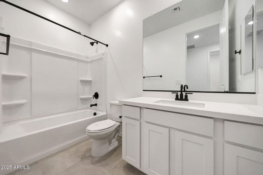 PHX_Tyler_Lot 2034_Cobalt_24180_bath3