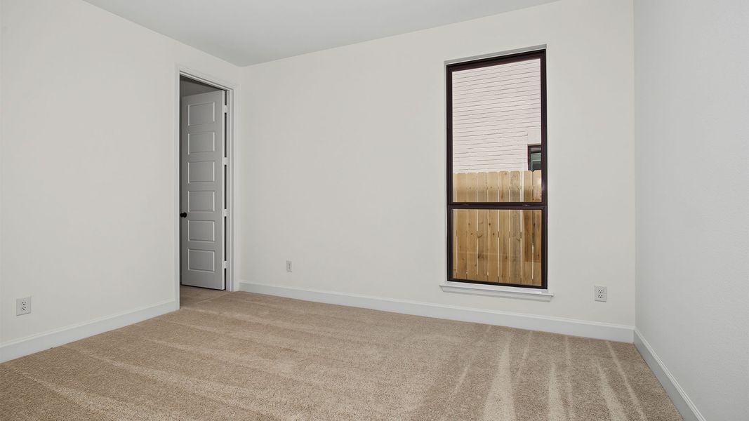 Spacious, unfurnished interior of a new home in Lakes of Cane Island, Katy (Image 13).