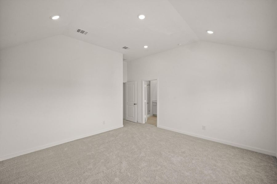 Spacious, unfurnished interior of a new home in Piccolina, Houston (Image 17).