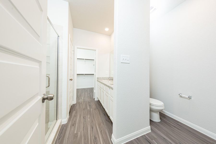 Spacious, unfurnished interior of a new home in River's Edge, Conroe (Image 19).