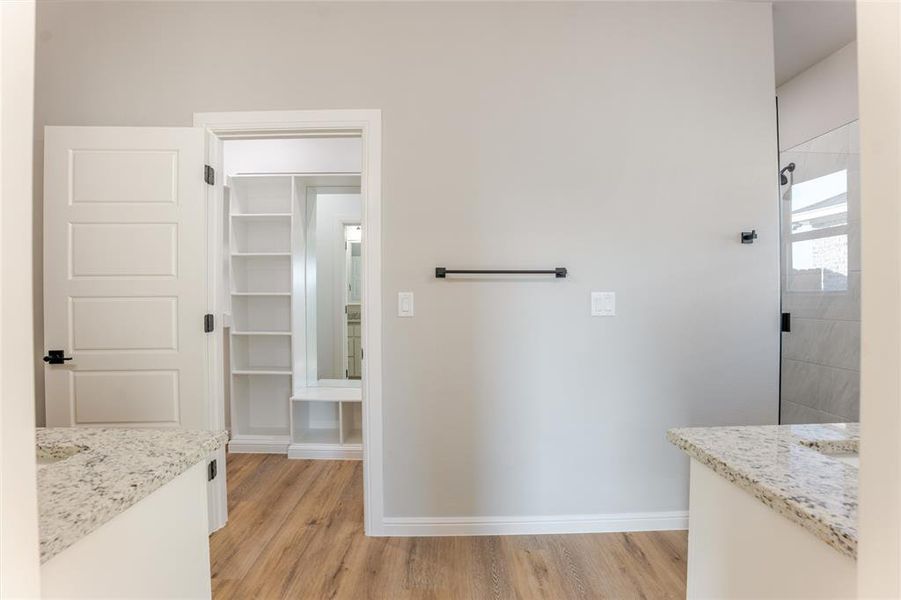 Spacious, unfurnished interior of a new home in , Tolar (Image 15).