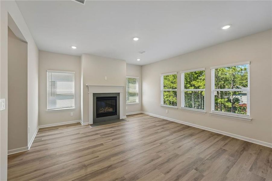 Spacious, unfurnished interior of a new home in Ivey Township, Dallas (Image 44).