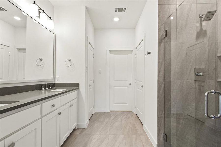 018-8513DelRioTrail-Rowlett-TX-75089-PrimaryBathroom.jpg-SMALL