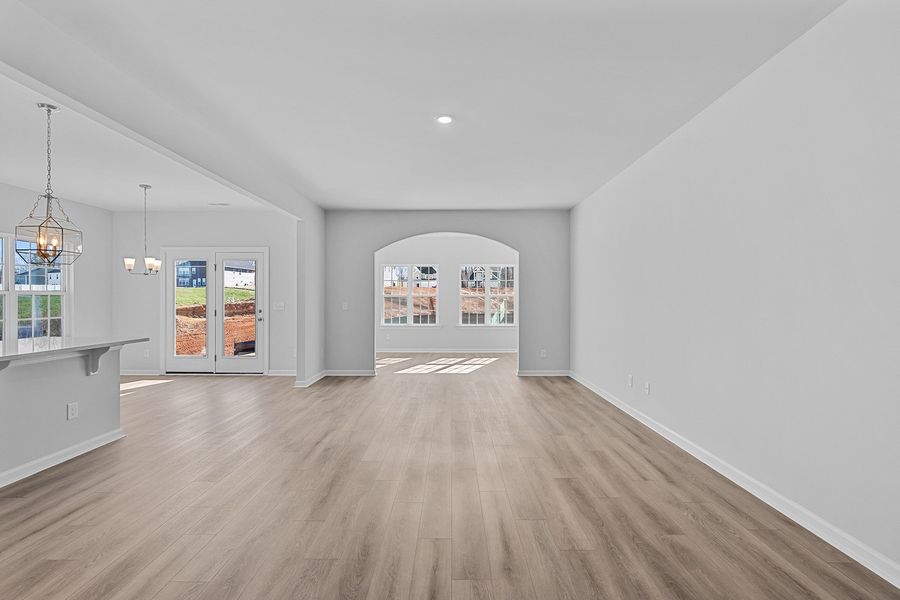 Spacious, unfurnished interior of a new home in Fieldstone, Lexington (Image 17).