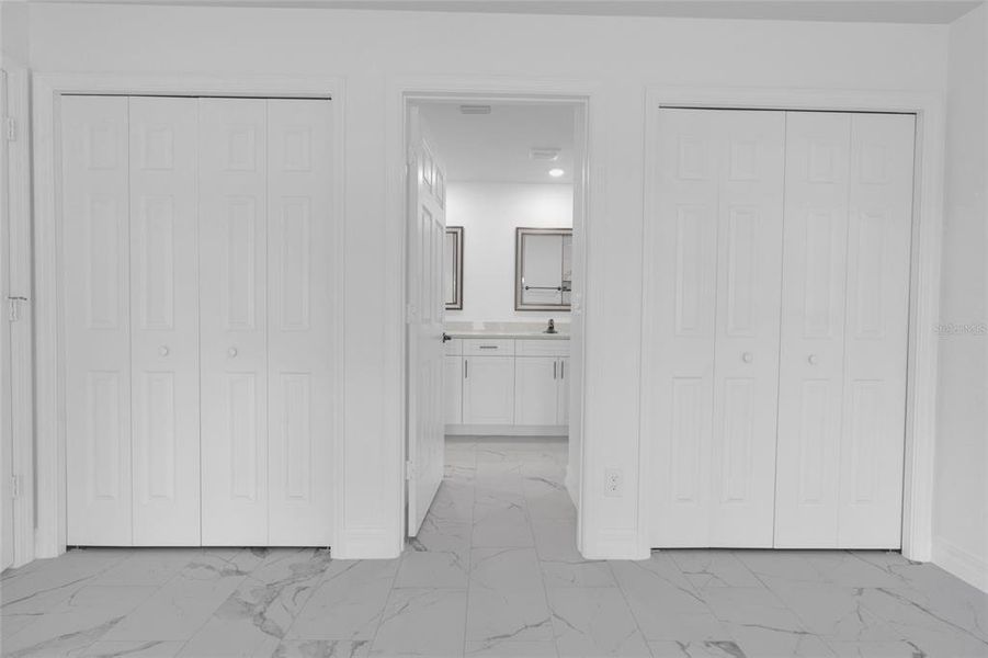 Spacious, unfurnished interior of a new home in , Cape Coral (Image 14).