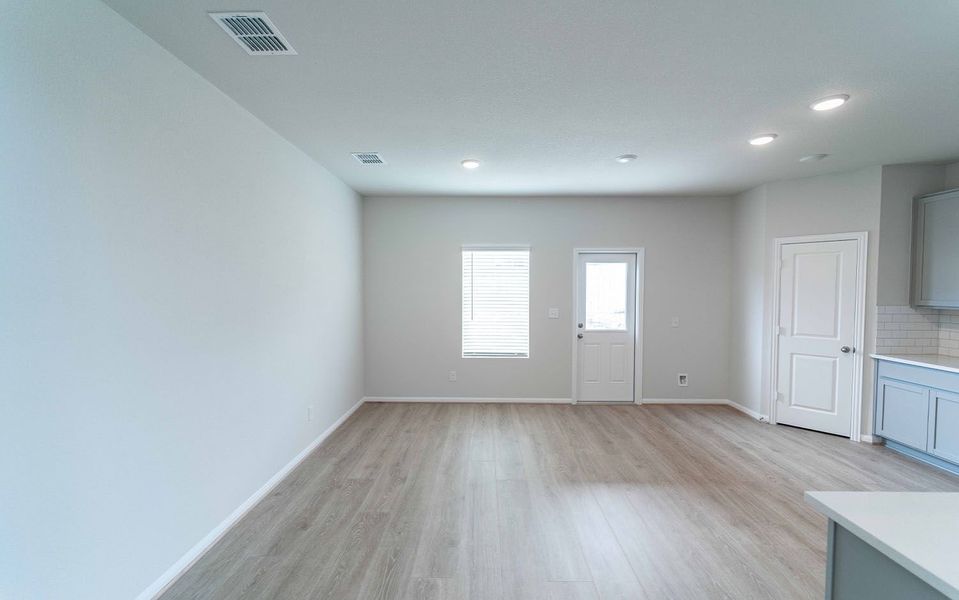 Spacious, unfurnished interior of a new home in Hunters Glen, Jarrell (Image 13).