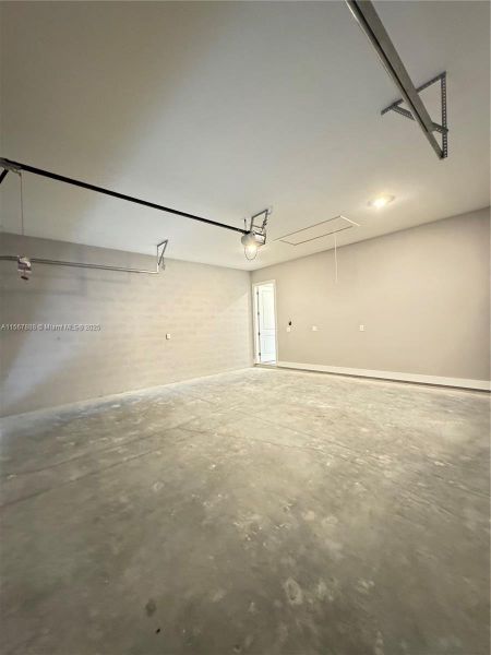 Spacious, unfurnished interior of a new home in , Lehigh Acres (Image 13).