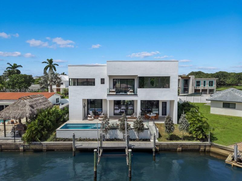 Exterior details and patio area of a home in , Boca Raton (Image 35).