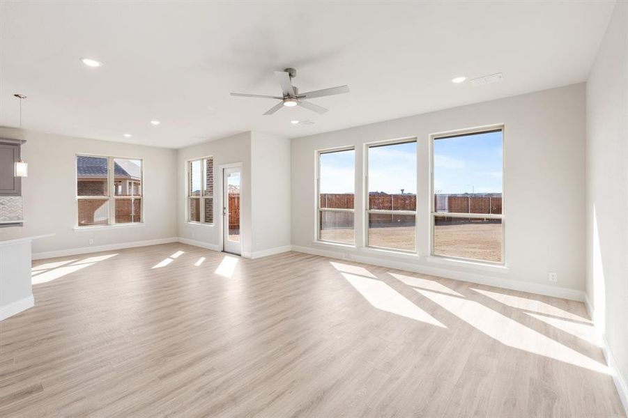 Spacious, unfurnished interior of a new home in El Dorado, Granbury (Image 24).