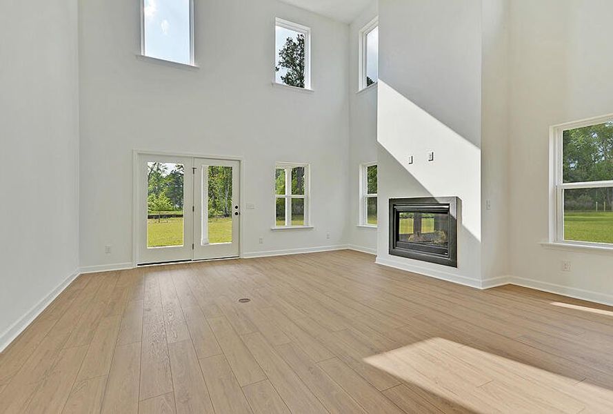 Spacious, unfurnished interior of a new home in , Ravenel (Image 10).