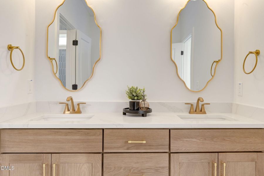 69-web-or-mls-Roombiance69