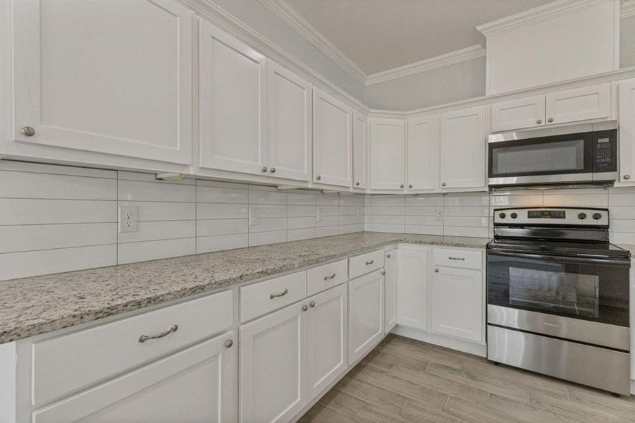 Furnished interior view inside a new home in , Fort Worth (Image 5).