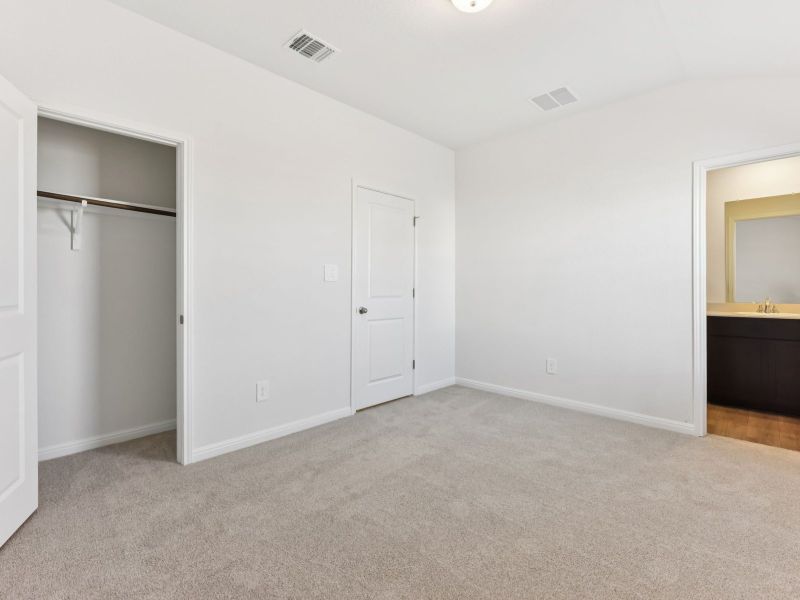 Spacious, unfurnished interior of a new home in Prairie Winds - Boulevard Collection, Hutto (Image 11).