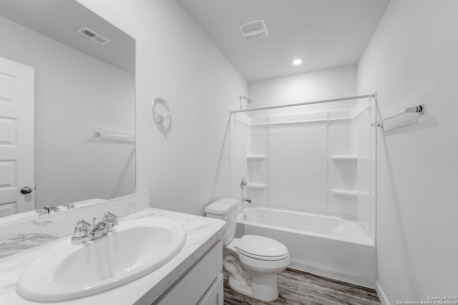 Furnished interior view inside a new home in Las Colinas, Kenedy (Image 4).