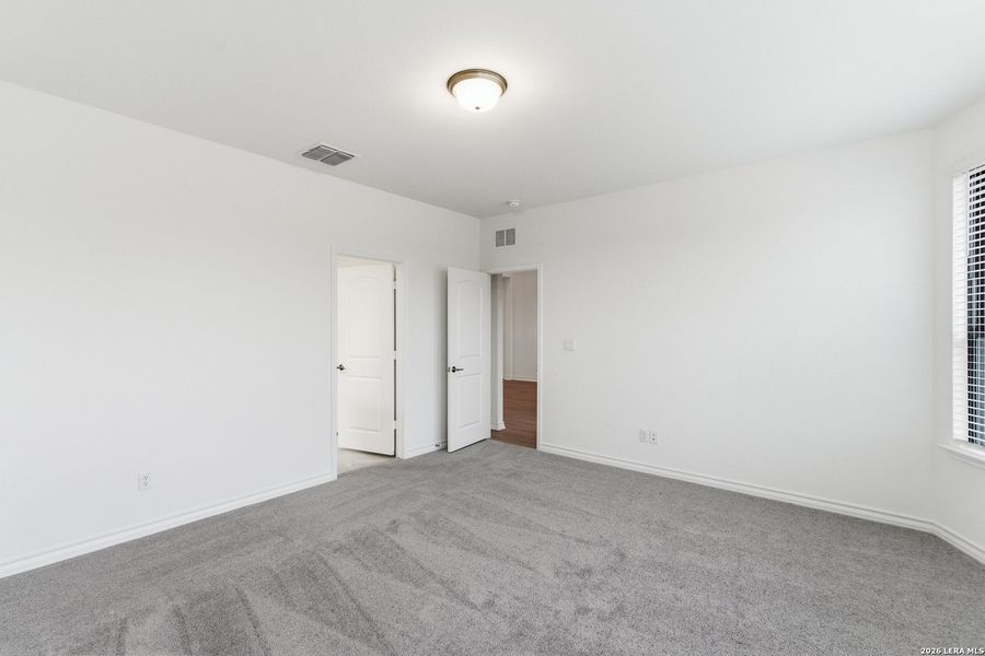 Spacious, unfurnished interior of a new home in Lily Springs, Seguin (Image 27).