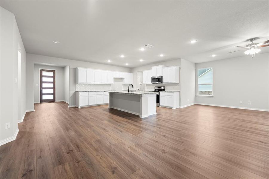 Spacious, unfurnished interior of a new home in Covenant Park, Springtown (Image 32).