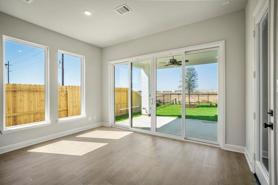 Spacious, unfurnished interior of a new home in Jordan Ranch 70' Lots, Fulshear (Image 34).