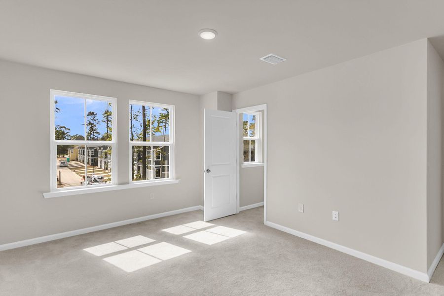 Spacious, unfurnished interior of a new home in , Summerville (Image 33).