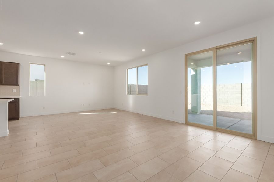 Spacious, unfurnished interior of a new home in Teravalis, Buckeye (Image 9).