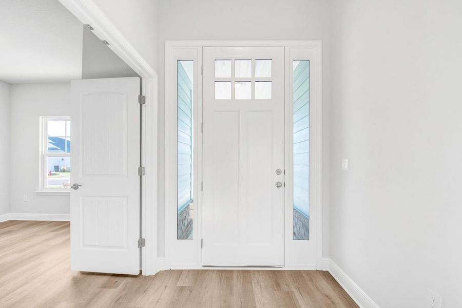 Spacious, unfurnished interior of a new home in The Bluffs at Lafayette, Freeport (Image 8).
