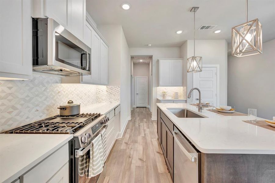 Furnished interior view inside a new home in Creekshaw – Gardens, Royse City (Image 18). Furnished interior view inside a new home in Creekshaw – Gardens, Royse City (Image 18).