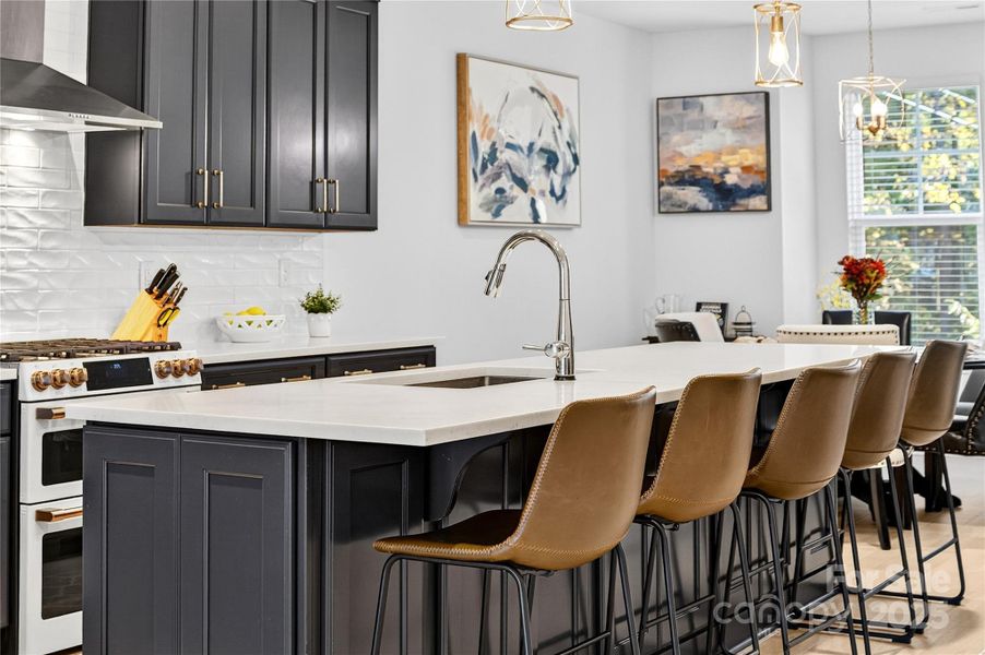 Seating For 5+ At The Breakfast Bar Seating For 5+ At The Breakfast Bar