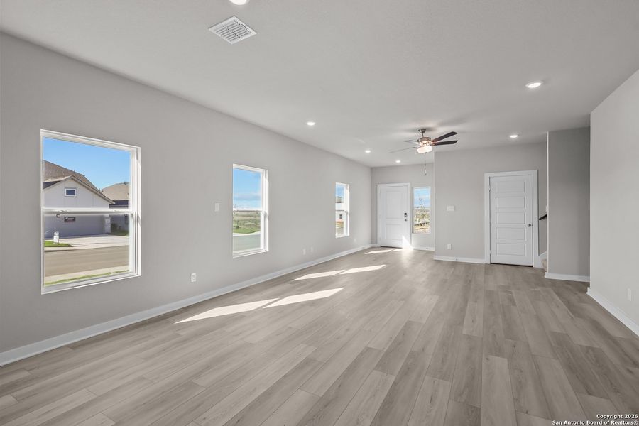 Spacious, unfurnished interior of a new home in Garden Grove, Schertz (Image 24).