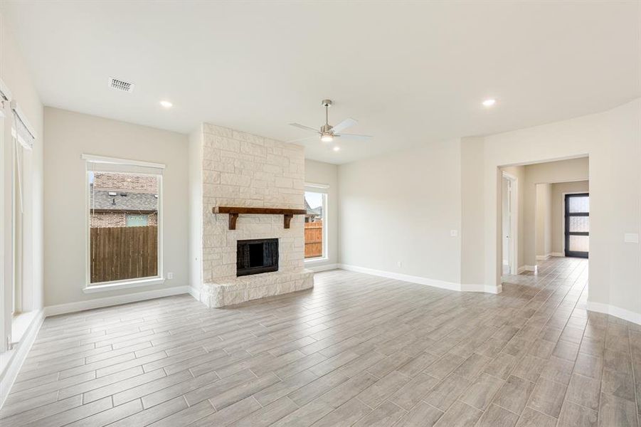 Spacious, unfurnished interior of a new home in Sunrise at Garden Valley, Waxahachie (Image 21).