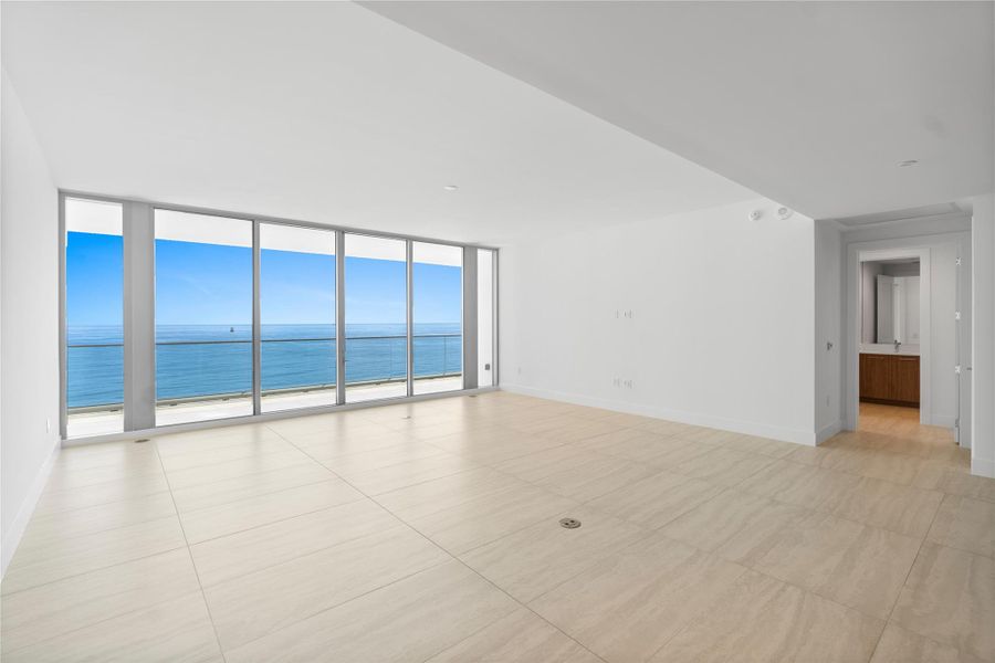 Spacious, unfurnished interior of a new home in , Fort Lauderdale (Image 34).