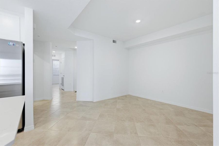 Spacious, unfurnished interior of a new home in , Bradenton (Image 31).