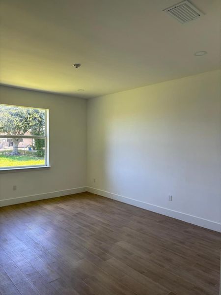 Spacious, unfurnished interior of a new home in , Rotonda West (Image 8).