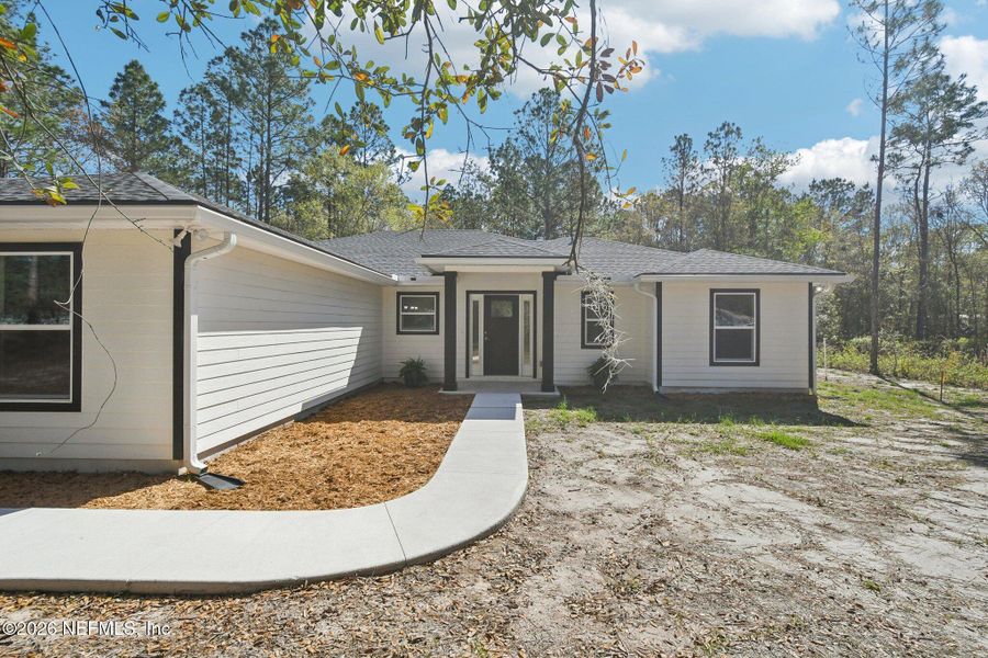 Exterior details and patio area of a home in , Middleburg (Image 32).