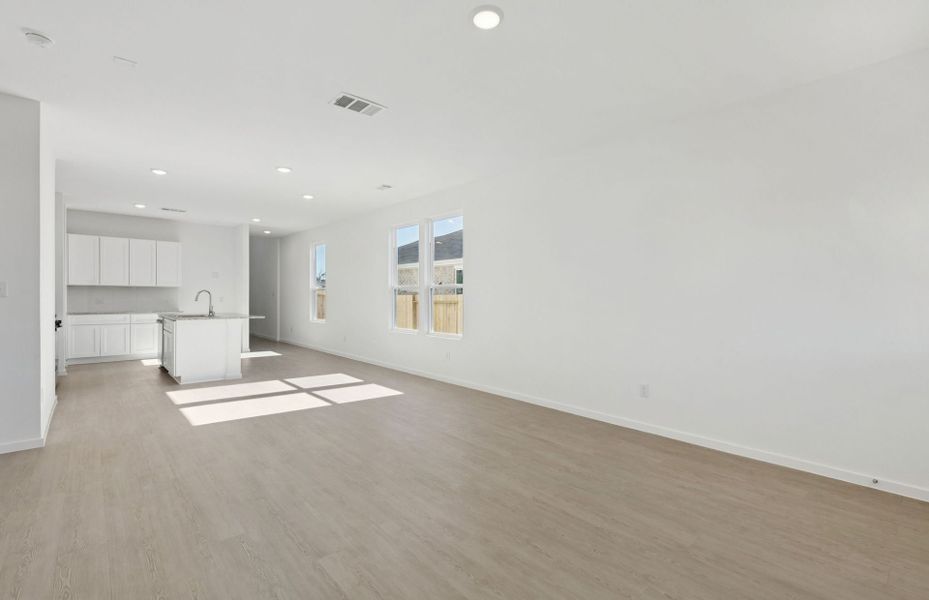 Spacious, unfurnished interior of a new home in Montgomery Bend, Montgomery (Image 23).