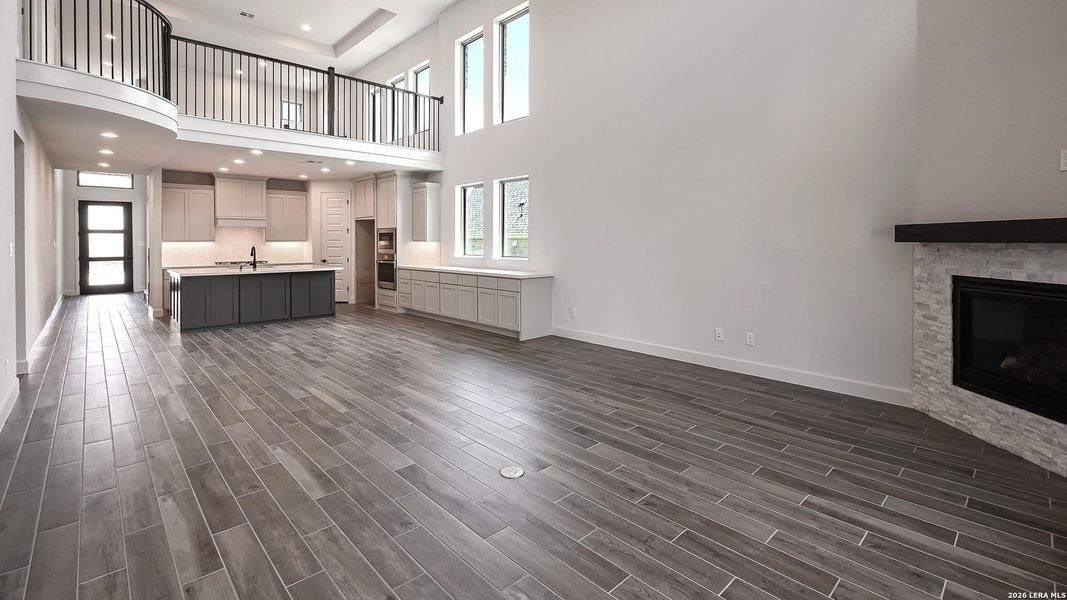 Spacious, unfurnished interior of a new home in Cibolo Valley Heights, Cibolo (Image 14).