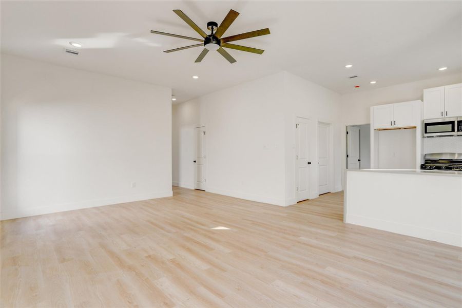 Spacious, unfurnished interior of a new home in , Houston (Image 15).