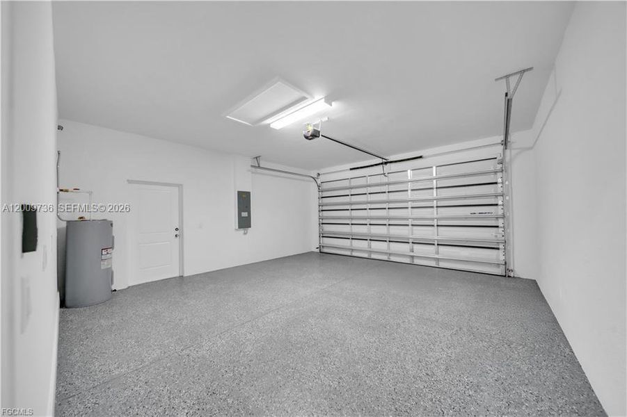 Spacious, unfurnished interior of a new home in , Lehigh Acres (Image 13).
