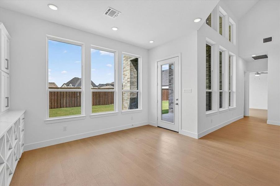 Spacious, unfurnished interior of a new home in Quail Hollow, Rockwall (Image 17).