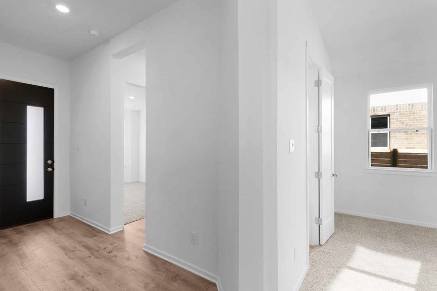 Spacious, unfurnished interior of a new home in Highland Village, Georgetown (Image 16).