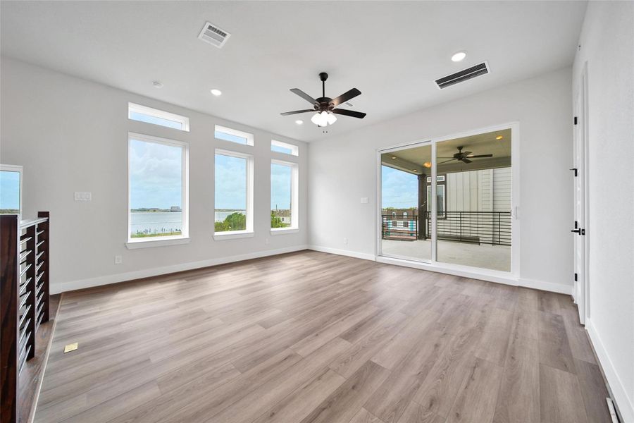 Spacious, unfurnished interior of a new home in Lago Pointe, Seabrook (Image 20).