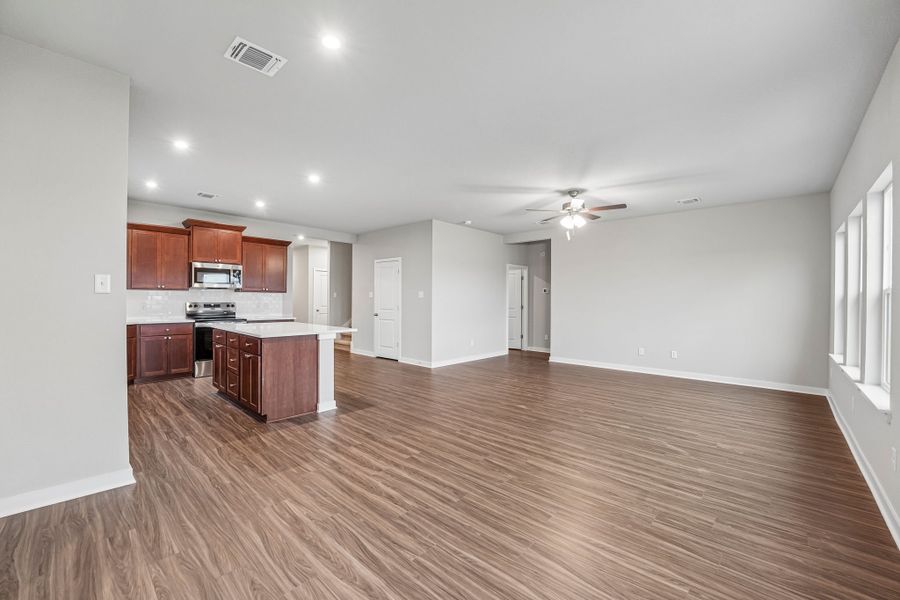 Spacious, unfurnished interior of a new home in Hillside Village, Temple (Image 7). Spacious, unfurnished interior of a new home in Hillside Village, Temple (Image 7).