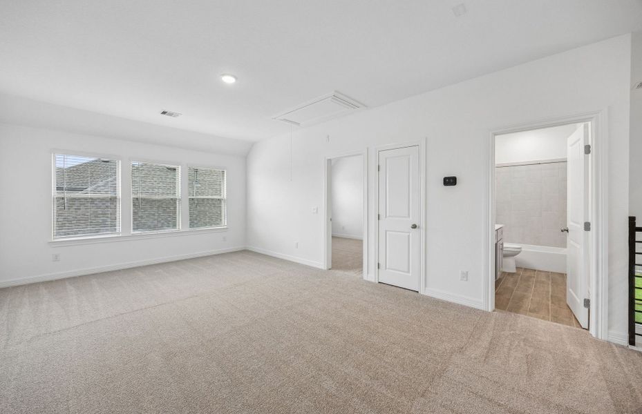 Spacious, unfurnished interior of a new home in Lago Mar, Texas City (Image 26). Spacious, unfurnished interior of a new home in Lago Mar, Texas City (Image 26).