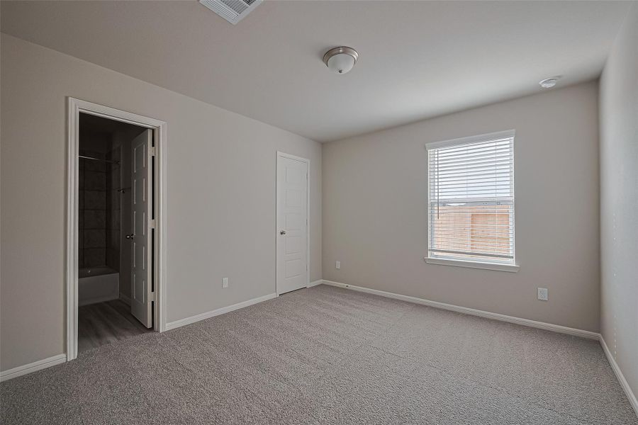 Spacious, unfurnished interior of a new home in Sunterra, Katy (Image 24). Spacious, unfurnished interior of a new home in Sunterra, Katy (Image 24).