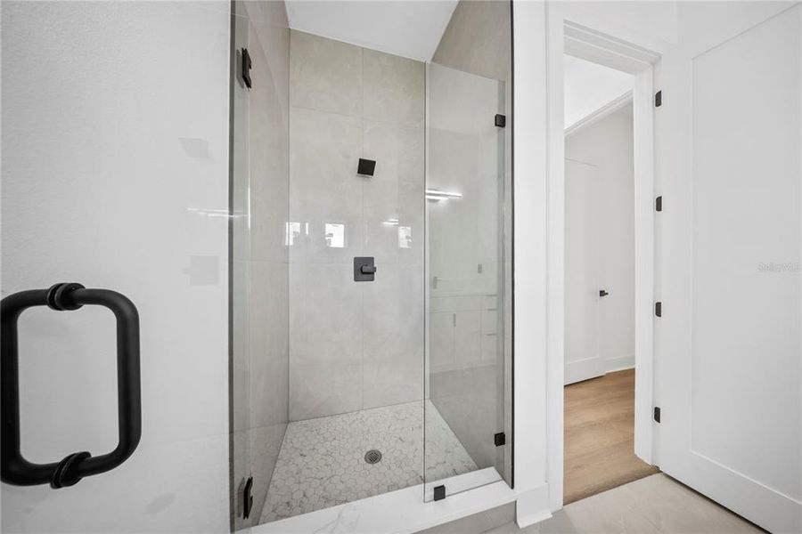 Image 86 of a home in .