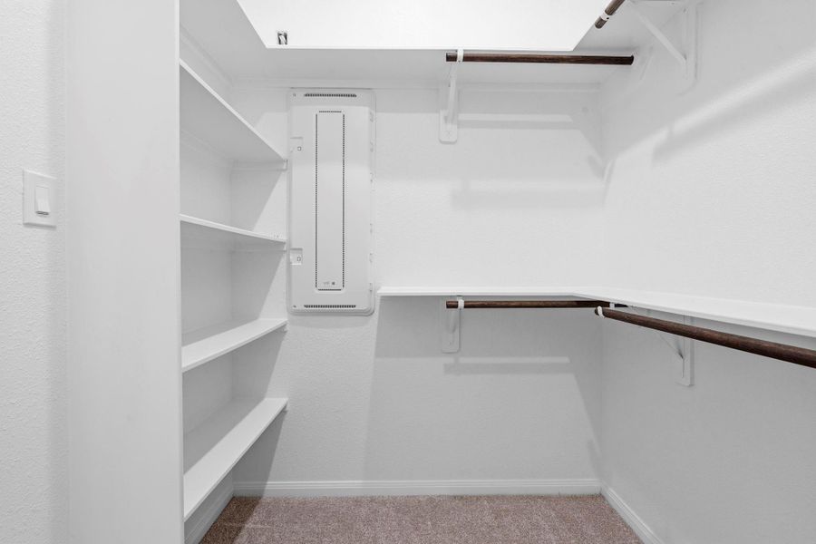 Spacious, unfurnished interior of a new home in Valencia, Manvel (Image 19).