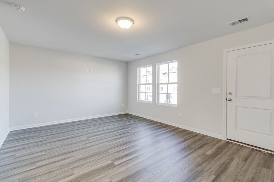 Spacious, unfurnished interior of a new home in Astoria, Columbia (Image 16).