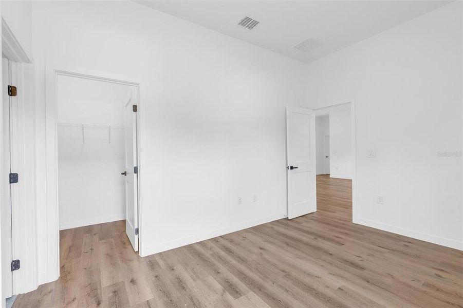Spacious, unfurnished interior of a new home in , Citrus Springs (Image 24).