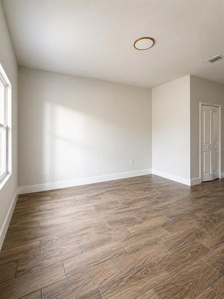 Spacious, unfurnished interior of a new home in , Kissimmee (Image 10).